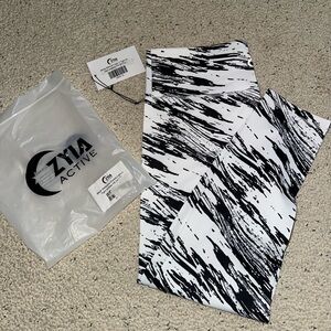 Zyia Active Black and White Leggings